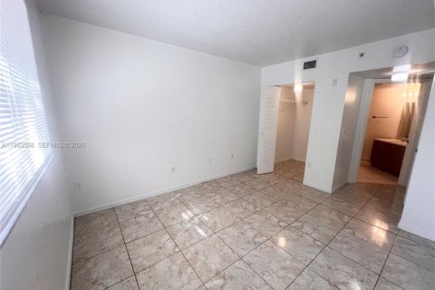 Condo in Miami Gardens, Florida, 3 bedrooms  № 2025600 - photo 12
