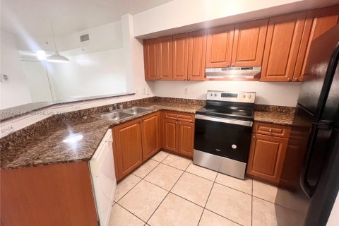 Condo in Miami Gardens, Florida, 3 bedrooms  № 2025600
