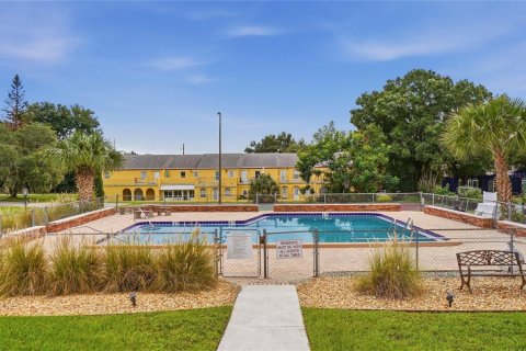 Condo in Winter Haven, Florida, 3 bedrooms № 2396886 - photo 5