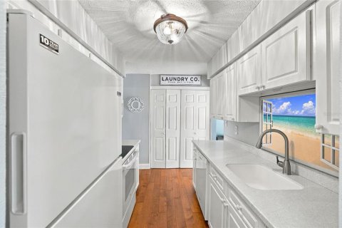 Condo in Winter Haven, Florida, 3 bedrooms № 2396886 - photo 21