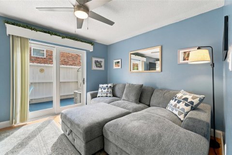 Condo in Winter Haven, Florida, 3 bedrooms № 2396886 - photo 15