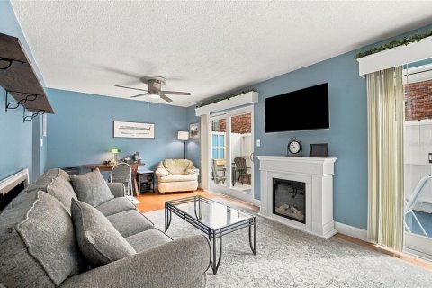 Condo in Winter Haven, Florida, 3 bedrooms № 2396886 - photo 12