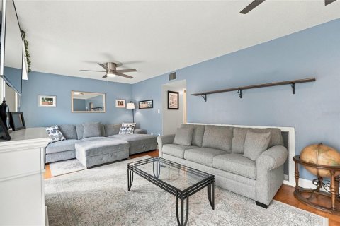 Condo in Winter Haven, Florida, 3 bedrooms № 2396886 - photo 13