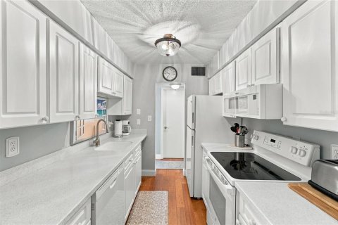 Condo in Winter Haven, Florida, 3 bedrooms № 2396886 - photo 19
