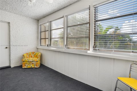 Condo in Jensen Beach, Florida, 2 bedrooms  № 1959867 - photo 13