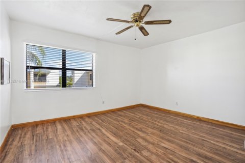 Condo in Jensen Beach, Florida, 2 bedrooms  № 1959867 - photo 14