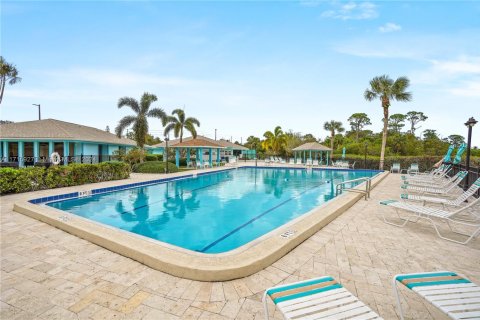 Condo in Jensen Beach, Florida, 2 bedrooms  № 1959867 - photo 24