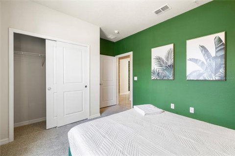 Townhouse in Clermont, Florida 5 bedrooms, 211.91 sq.m. № 2112030 - photo 10