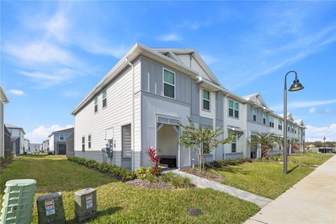 Townhouse in Clermont, Florida 5 bedrooms, 211.91 sq.m. № 2112030 - photo 3