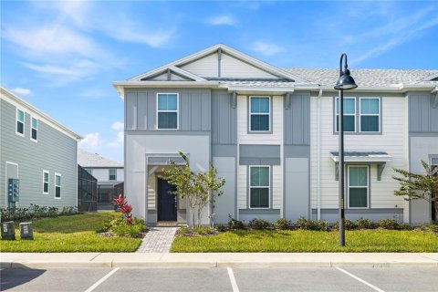 Townhouse in Clermont, Florida 5 bedrooms, 211.91 sq.m. № 2112030 - photo 2