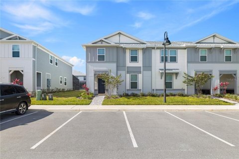 Townhouse in Clermont, Florida 5 bedrooms, 211.91 sq.m. № 2112030 - photo 4
