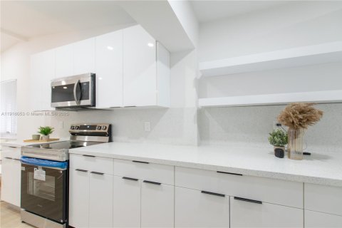 Casa en venta en West Park, Florida, 3 dormitorios, 53.14 m2 № 1971025 - foto 8