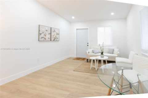 Casa en venta en West Park, Florida, 3 dormitorios, 53.14 m2 № 1971025 - foto 4