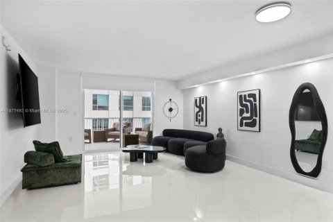 Copropriété à louer à Miami, Floride: 1 chambre, 75.99 m2 № 1946833 - photo 1