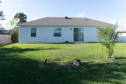 House in Saint Lucie, Florida 3 bedrooms, 134.99 sq.m. № 2097476 - photo 9