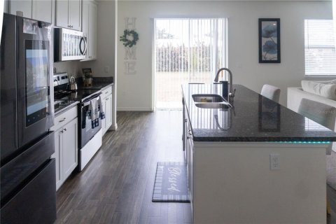 House in Saint Lucie, Florida 3 bedrooms, 134.99 sq.m. № 2097476 - photo 6