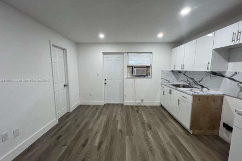 Снять в аренду виллу или дом в Форт-Лодердейл, Флорида 1 спальня, 657.19м2, № 1955515 - фото 6