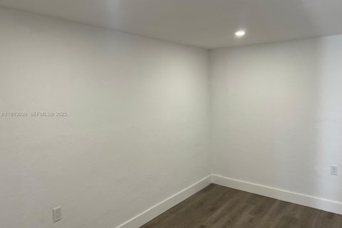 Снять в аренду виллу или дом в Форт-Лодердейл, Флорида 1 спальня, 657.19м2, № 1955515 - фото 24