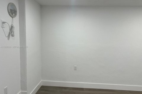 Снять в аренду виллу или дом в Форт-Лодердейл, Флорида 1 спальня, 657.19м2, № 1955515 - фото 26