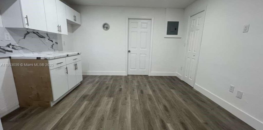 Дом в Форт-Лодердейл, Флорида 1 спальня, 657.19м2 № 1955515