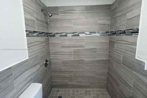 Снять в аренду виллу или дом в Форт-Лодердейл, Флорида 1 спальня, 657.19м2, № 1955515 - фото 10
