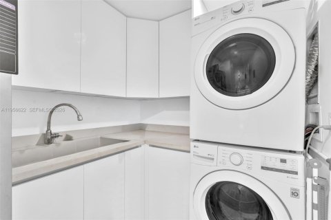 Casa en venta en Hollywood, Florida, 3 dormitorios, 153.1 m2 № 2010530 - foto 29