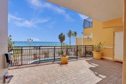 Copropriété à vendre à Hollywood, Floride: 1 chambre, 55.28 m2 № 2042305 - photo 2