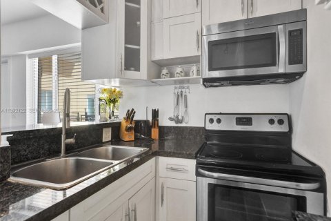 Copropriété à vendre à Hollywood, Floride: 1 chambre, 55.28 m2 № 2042305 - photo 20