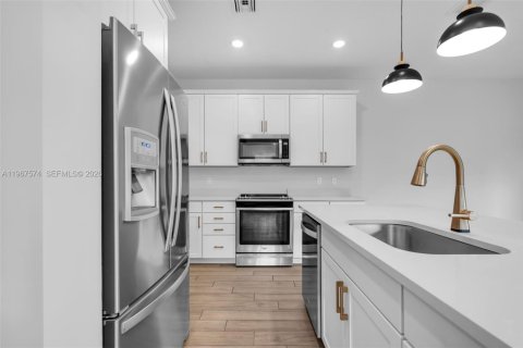 Adosado en alquiler en Hollywood, Florida, 3 dormitorios, 164.34 m2 № 2029780 - foto 8