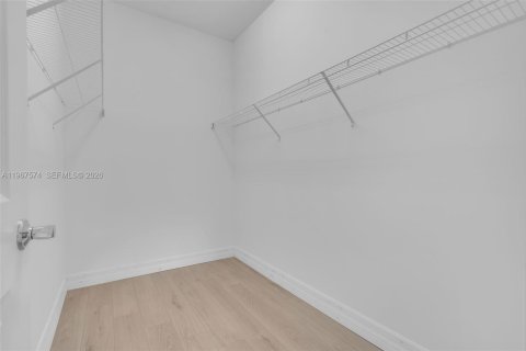 Adosado en alquiler en Hollywood, Florida, 3 dormitorios, 164.34 m2 № 2029780 - foto 16