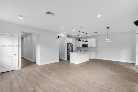 Adosado en alquiler en Hollywood, Florida, 3 dormitorios, 164.34 m2 № 2029780 - foto 5