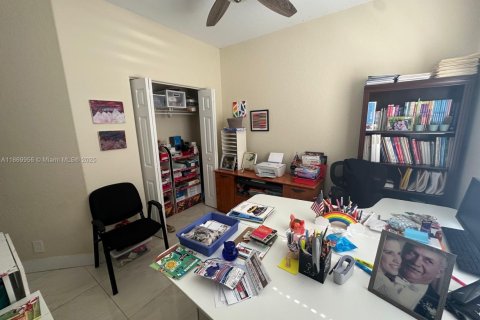 Villa ou maison à louer à Weston, Floride: 6 chambres, 305.83 m2 № 1921610 - photo 25