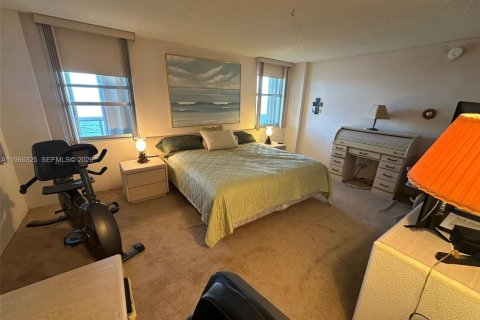 Condo in Miami Beach, Florida, 2 bedrooms № 2081296 - photo 14