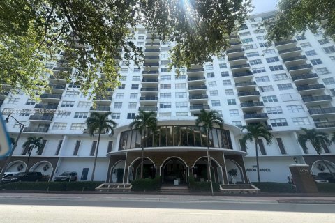 Condo in Miami Beach, Florida, 2 bedrooms № 2081296 - photo 25