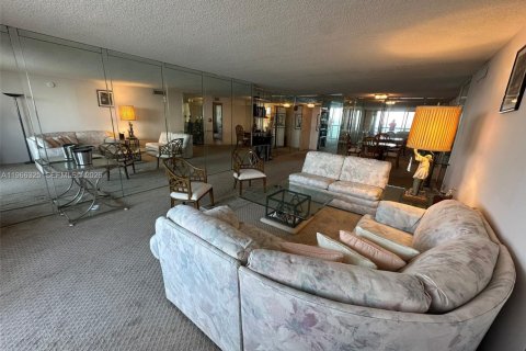 Condo in Miami Beach, Florida, 2 bedrooms № 2081296 - photo 7