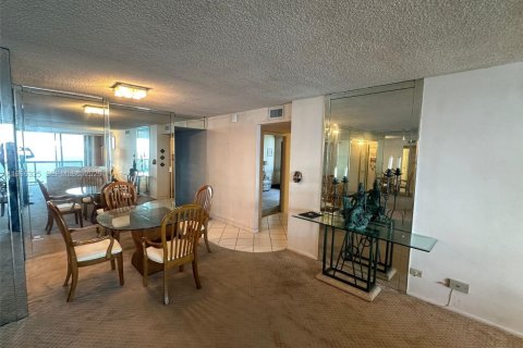 Condo in Miami Beach, Florida, 2 bedrooms № 2081296 - photo 23