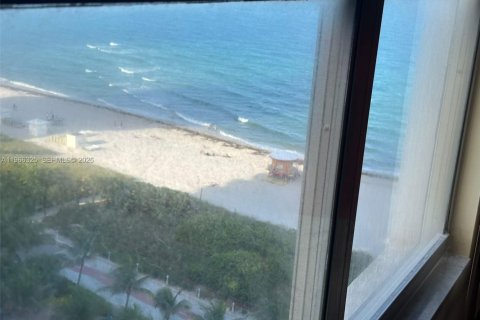 Condo in Miami Beach, Florida, 2 bedrooms № 2081296 - photo 22