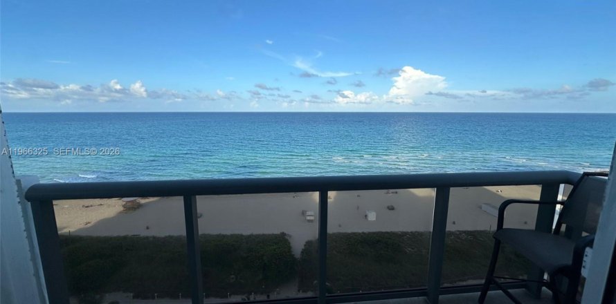 Condo in Miami Beach, Florida, 2 bedrooms № 2081296