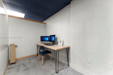 Commercial property in Doral, Florida № 1942191 - photo 21