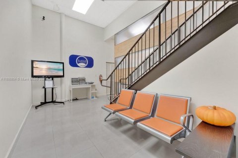 Commercial property in Doral, Florida № 1942191 - photo 23