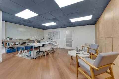 Commercial property in Doral, Florida № 1942191 - photo 16