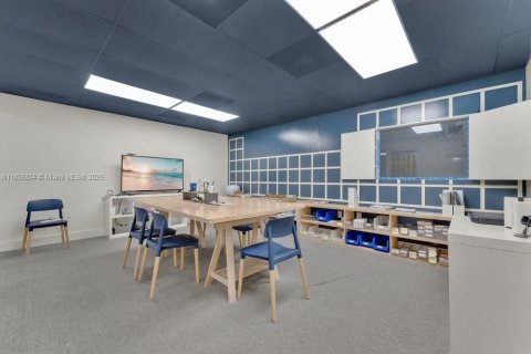 Commercial property in Doral, Florida № 1942191 - photo 20