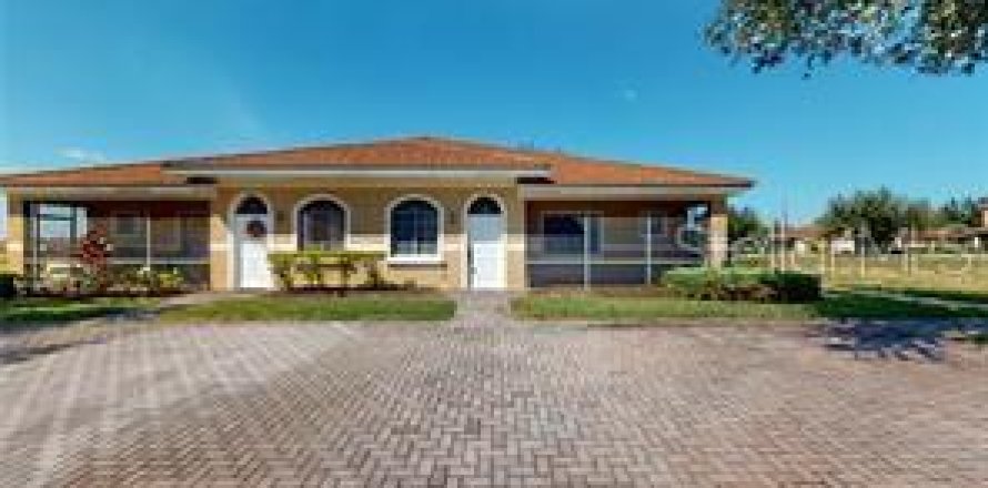 House in Poinciana, Florida 2 bedrooms, 85.75 sq.m. № 1735574