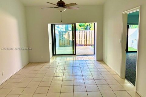 Снять в аренду кондоминиум в Окленд-Парк, Флорида 2 спальни, № 1992202 - фото 21