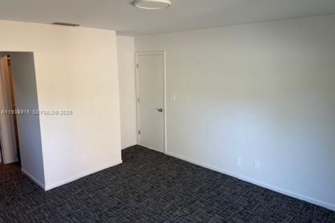 Снять в аренду кондоминиум в Окленд-Парк, Флорида 2 спальни, № 1992202 - фото 17