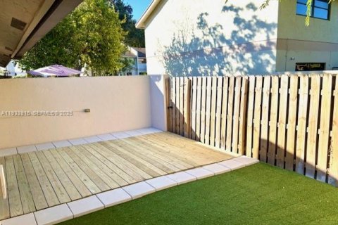 Снять в аренду кондоминиум в Окленд-Парк, Флорида 2 спальни, № 1992202 - фото 4