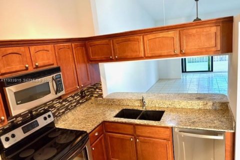 Снять в аренду кондоминиум в Окленд-Парк, Флорида 2 спальни, № 1992202 - фото 8