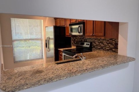 Снять в аренду кондоминиум в Окленд-Парк, Флорида 2 спальни, № 1992202 - фото 10