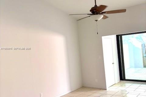 Снять в аренду кондоминиум в Окленд-Парк, Флорида 2 спальни, № 1992202 - фото 24