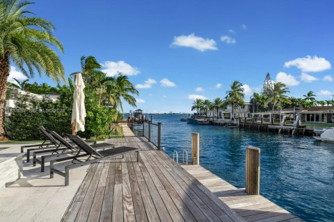 Villa ou maison à vendre à North Miami, Floride: 6 chambres, 450.95 m2 № 1996017 - photo 11